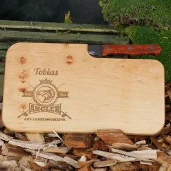 Geschenkset für Angler aus Leidenschaft in Munitionsbox mit Tasse, Messerbrett und LED-Laterne