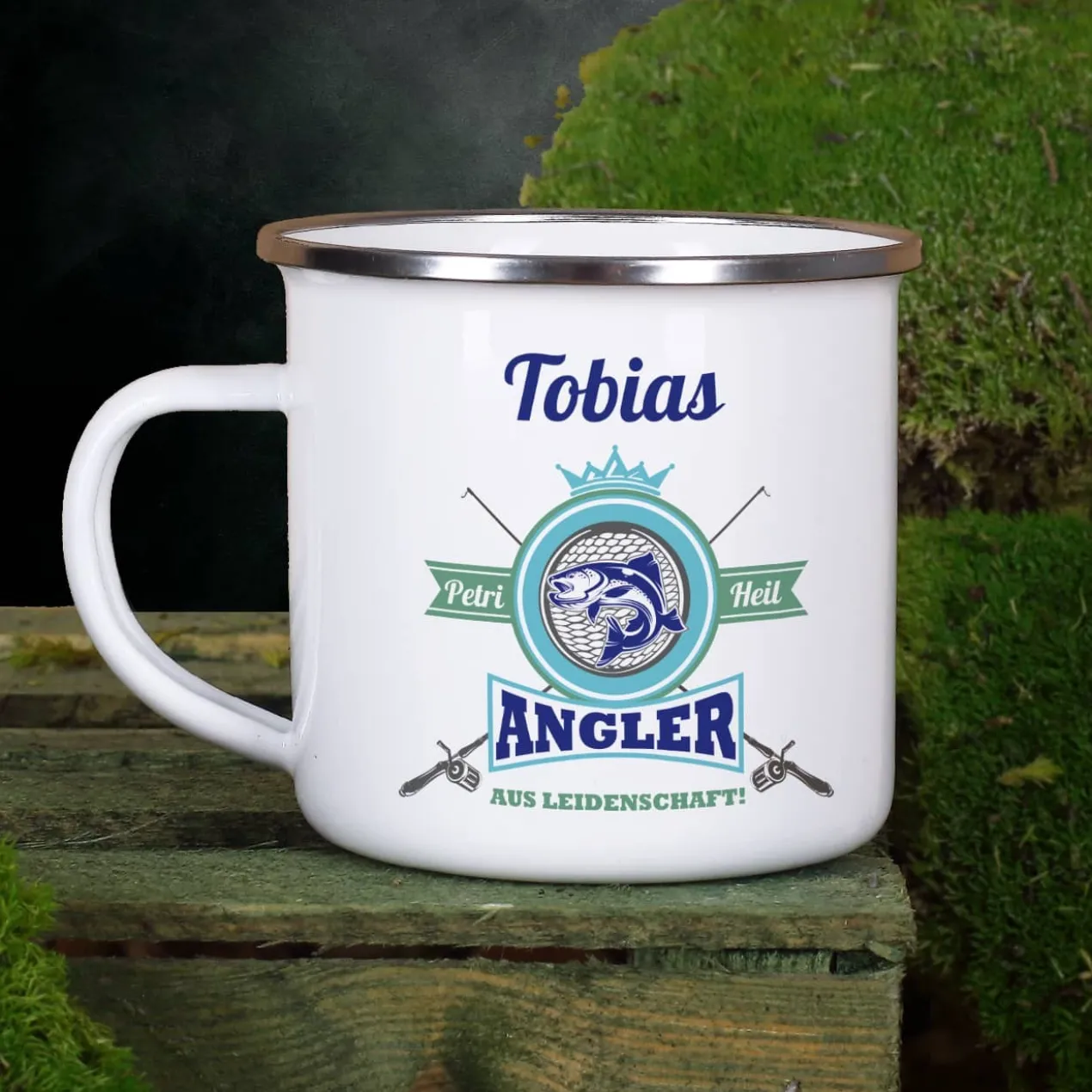 Geschenkset für Angler aus Leidenschaft in Munitionsbox mit Tasse, Messerbrett und LED-Laterne