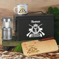 Geschenkset für Jäger aus Leidenschaft in Munitionsbox mit Tasse, Messerbrett und LED-Laterne