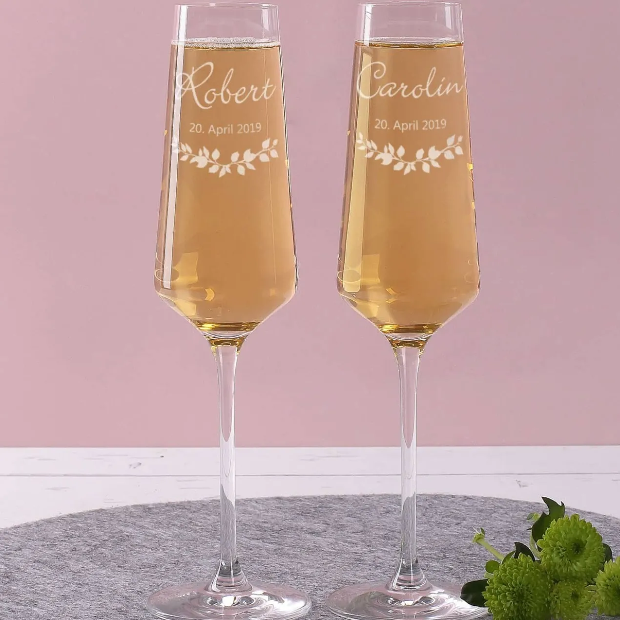 Geschenkset mit Holzbox und zwei Sektgläsern zur Hochzeit