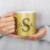 Geschenkset mit weihnachtlichen Doodle als Motiv, eine personalisierte Tasse und ein kleiner Stollen