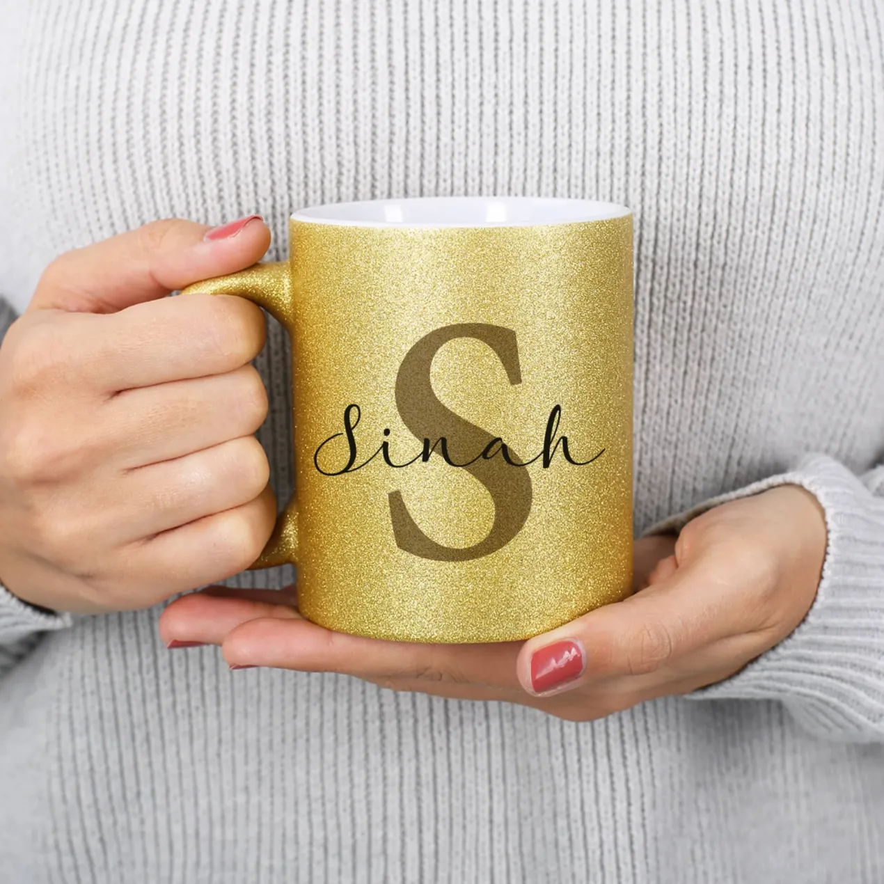 Geschenkset mit weihnachtlichen Doodle als Motiv, eine personalisierte Tasse und ein kleiner Stollen