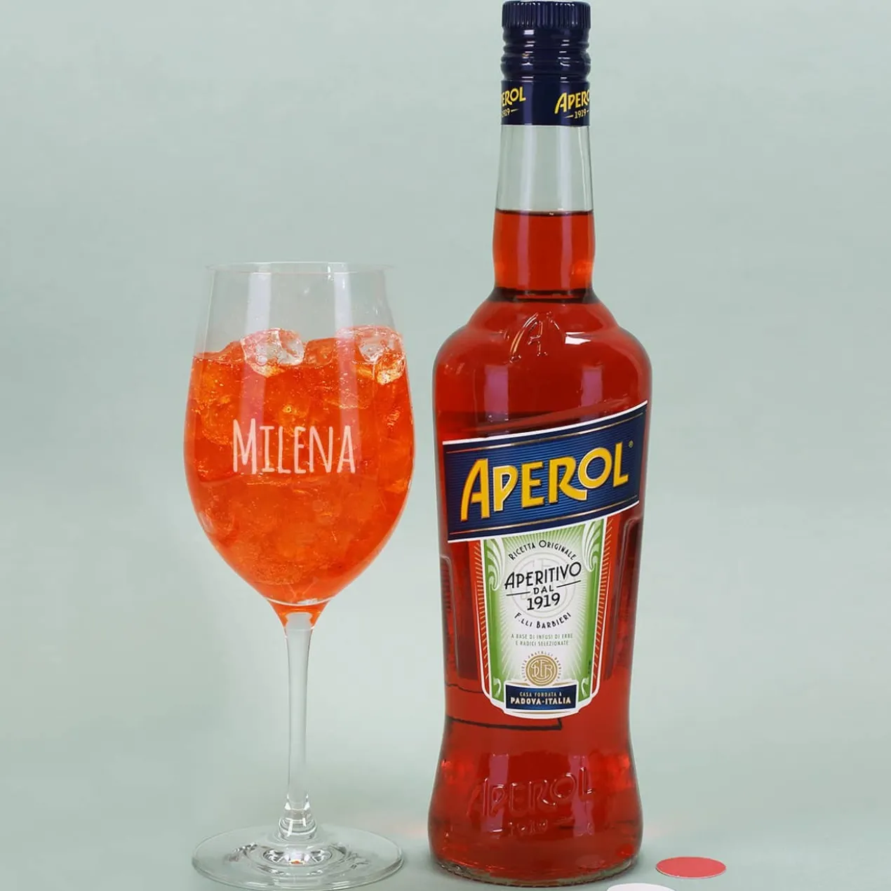 Geschenkset mit Weinglas und Aperol mit Wunschtext und Name graviert