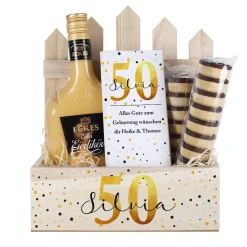 Geschenkset zum Geburtstag mit Eierlikör, Schokolade und Waffelbechern im Geschenkkorb