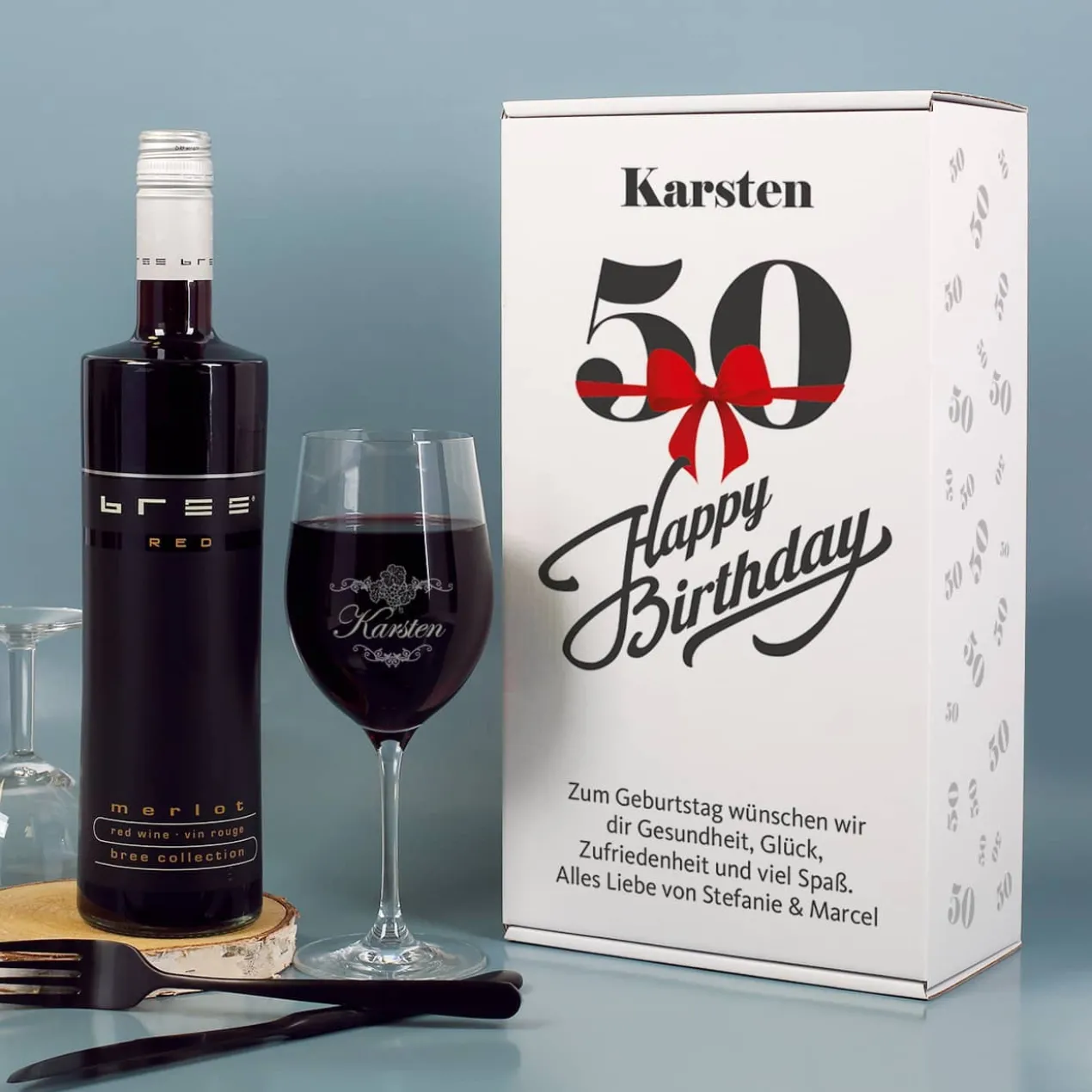 Geschenkset zum 50. Geburtstag mit graviertem Weinglas und Weinflasche in bedruckter Geschenkbox