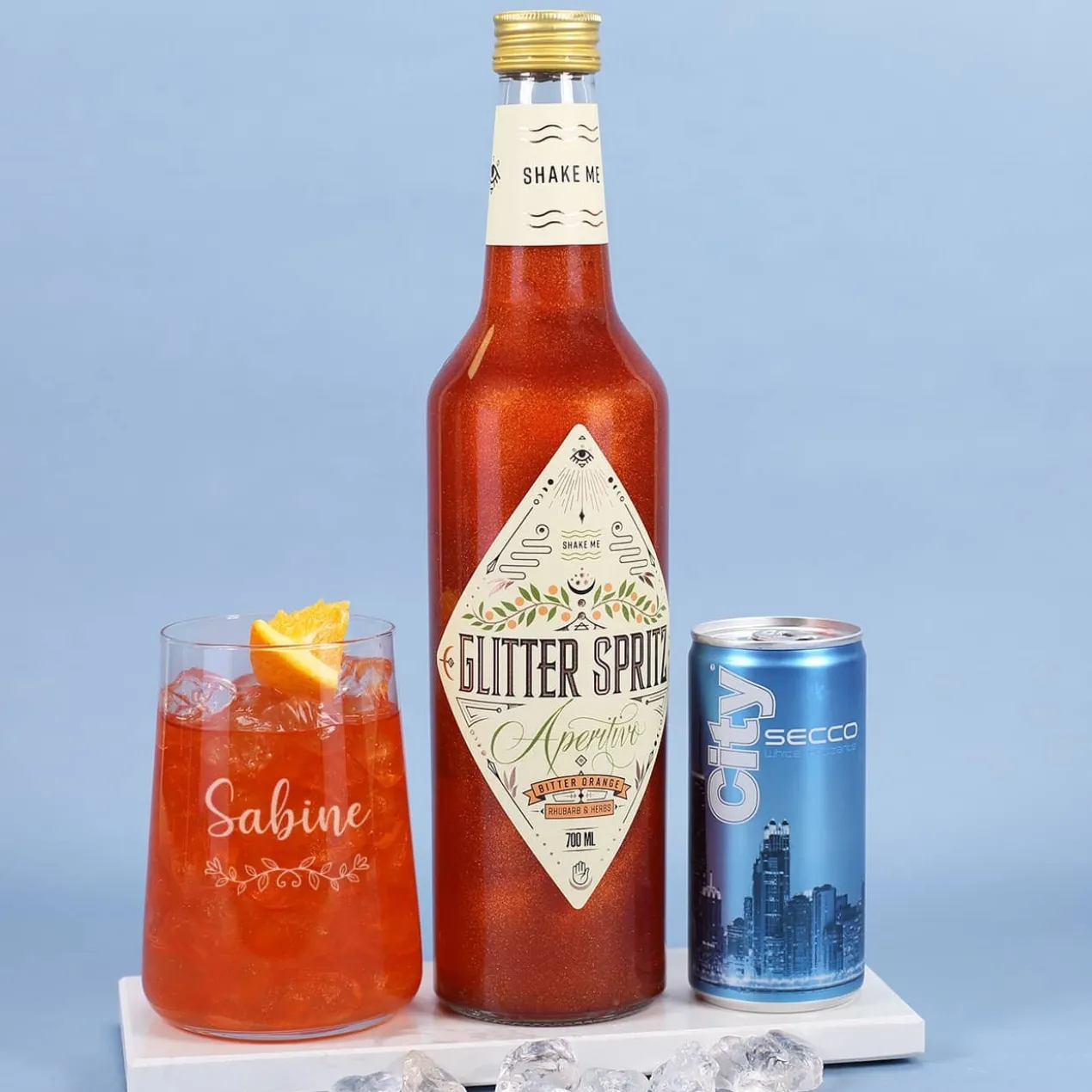 Geschenkset zum Muttertag mit graviertem Glas und blumiger Geschenkverpackung