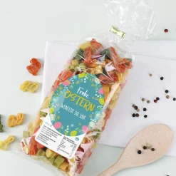 Geschenkset zu Ostern mit Hasennudeln, Salamiherzen, Eierbecher und Lindthase