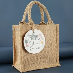 Geschenkset zu Ostern mit personalisierter Tasse, Schokolade & Jute-Geschenktüte im Oster-Design