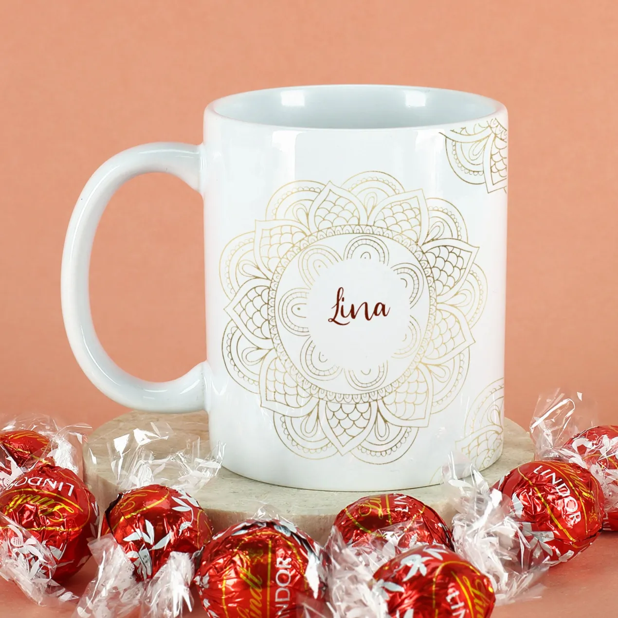 Geschenkset zu Ramadan mit personalisierter Tasse im Mandala-Design und süßer Füllung nach Wahl