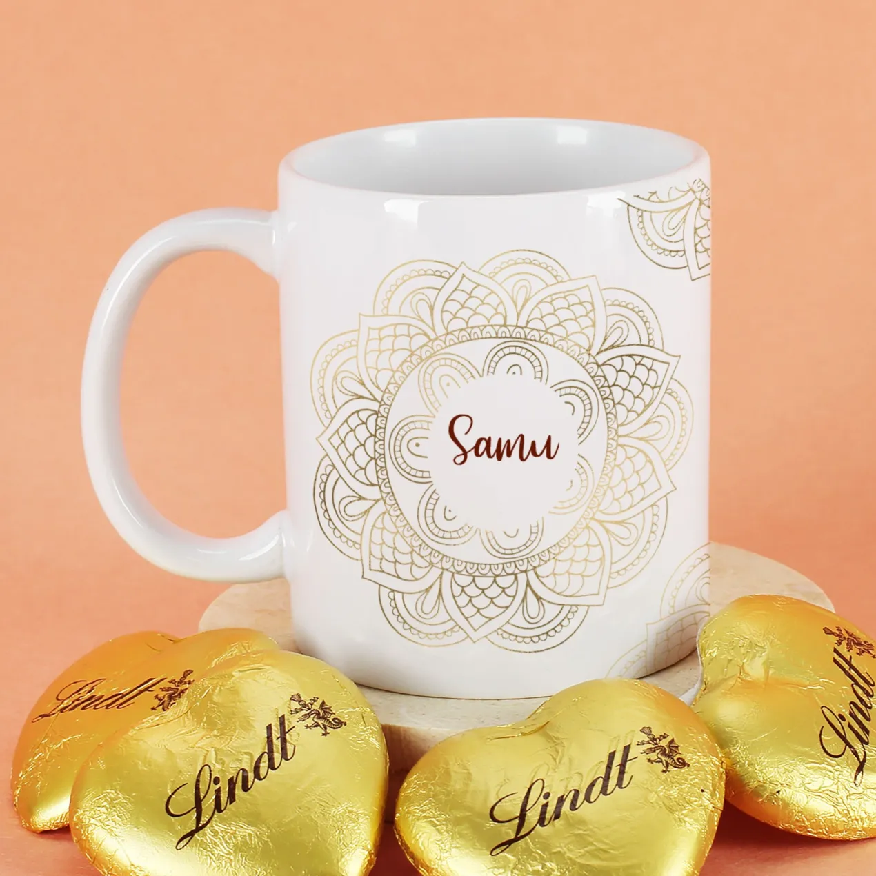 Geschenkset zu Ramadan mit personalisierter Tasse im Mandala-Design und süßer Füllung nach Wahl