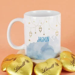 Geschenkset zu Ramadan mit personalisierter Tasse im Laternen-Design und süßer Füllung nach Wahl