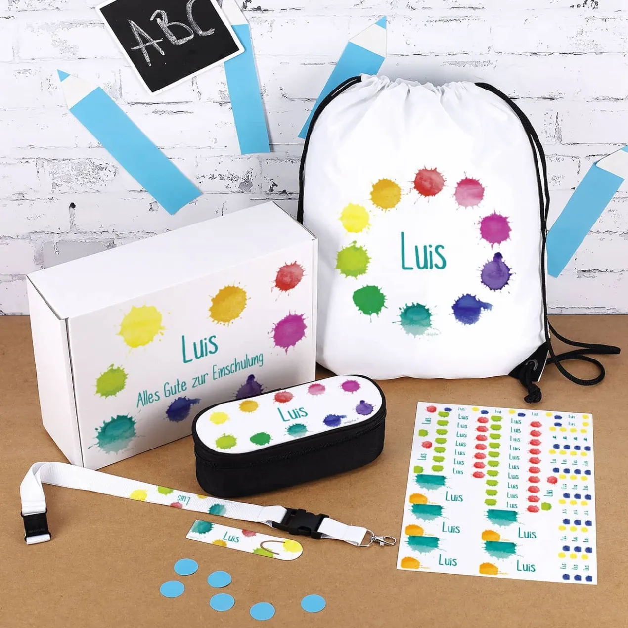 Geschenkset zur Einschulung mit buntem Motiv und Namensaufdruck
