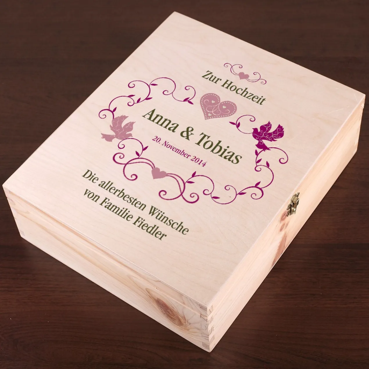 Geschenkset zur Hochzeit - Weingläsern und Flasche in persönlicher Holzbox