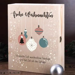 Geschenkset zu Weihnachten mit persönlicher Holzbox und zwei gravierten Weingläsern
