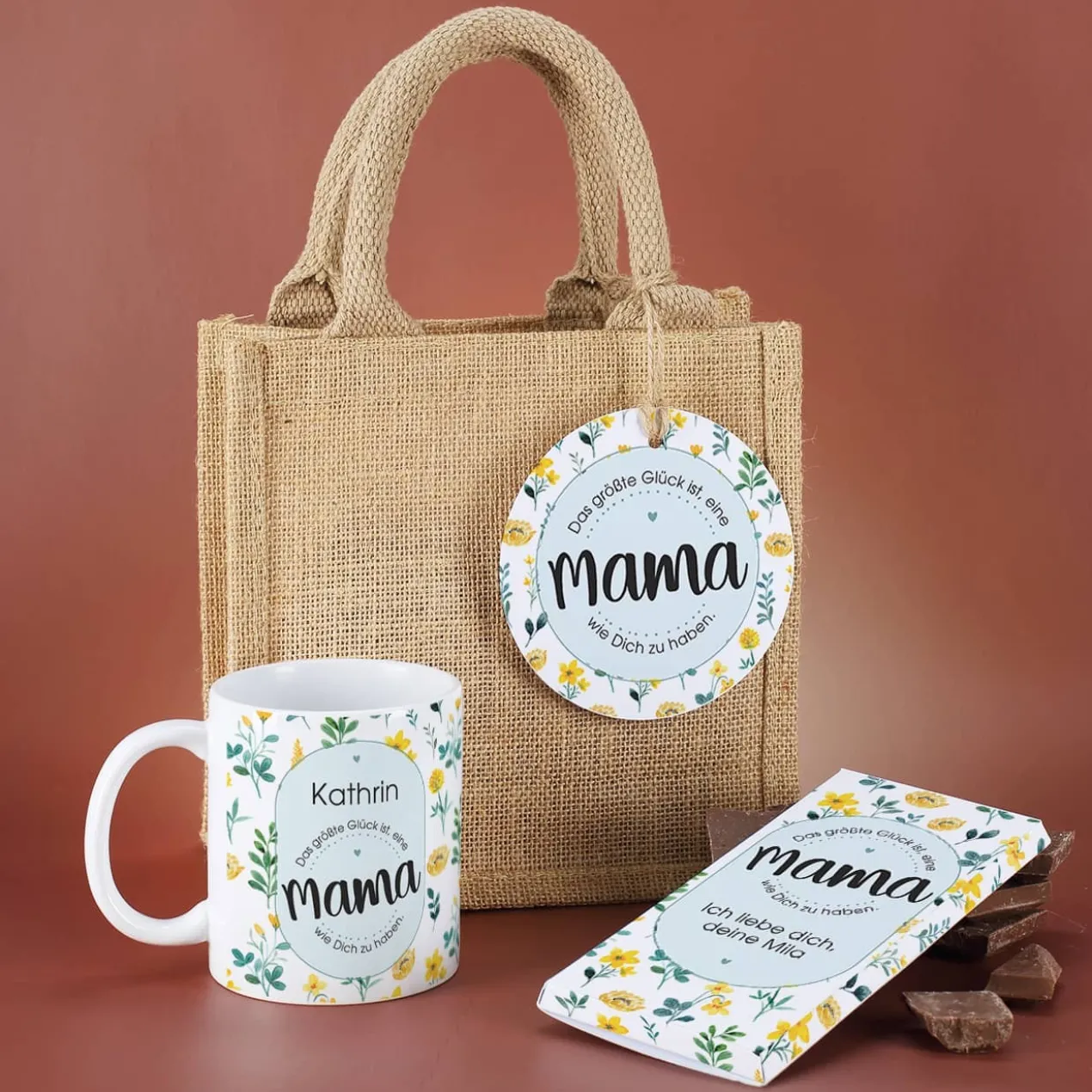 Geschenktüte mit Schokolade und Tasse für die beste Mama