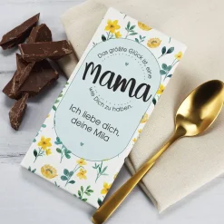 Geschenktüte mit Schokolade und Tasse für die beste Mama