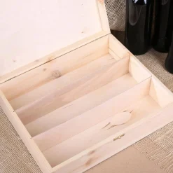 Geschenkverpackung aus Holz mit persönlichem Aufdruck zur goldenen Hochzeit