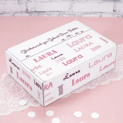 Geschenkverpackung mit Wunschtext und Name in verschiedenen Schriftarten - rosa