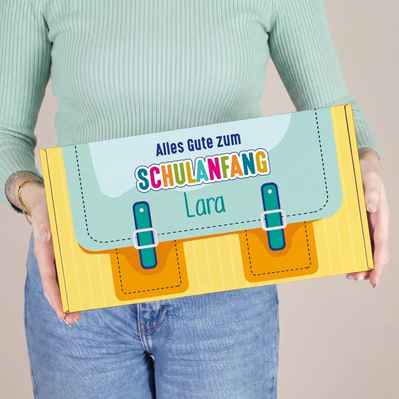 Geschenkverpackung zur Einschulung personalisiert mit Name | Schulranzen Design