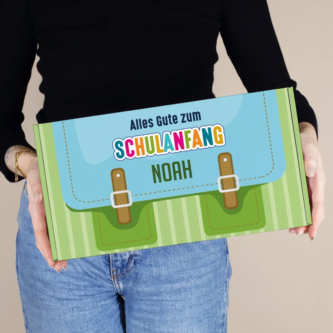 Geschenkverpackung zur Einschulung personalisiert mit Name | Schulranzen Design