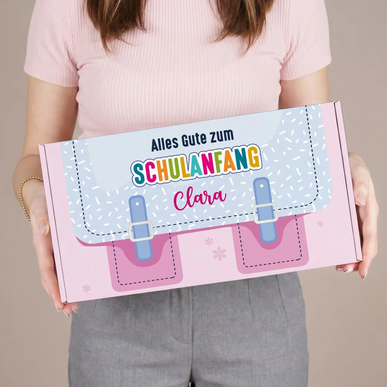 Geschenkverpackung zur Einschulung personalisiert mit Name | Schulranzen Design