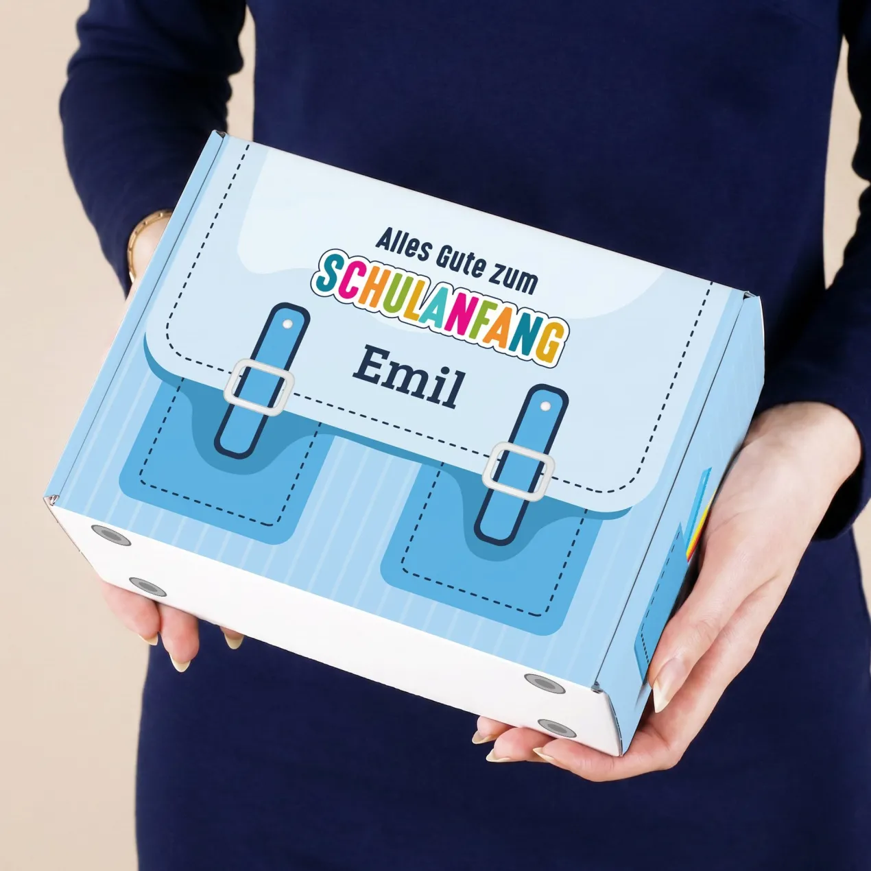 Geschenkverpackung zur Einschulung personalisiert mit Name | Schulranzen Design