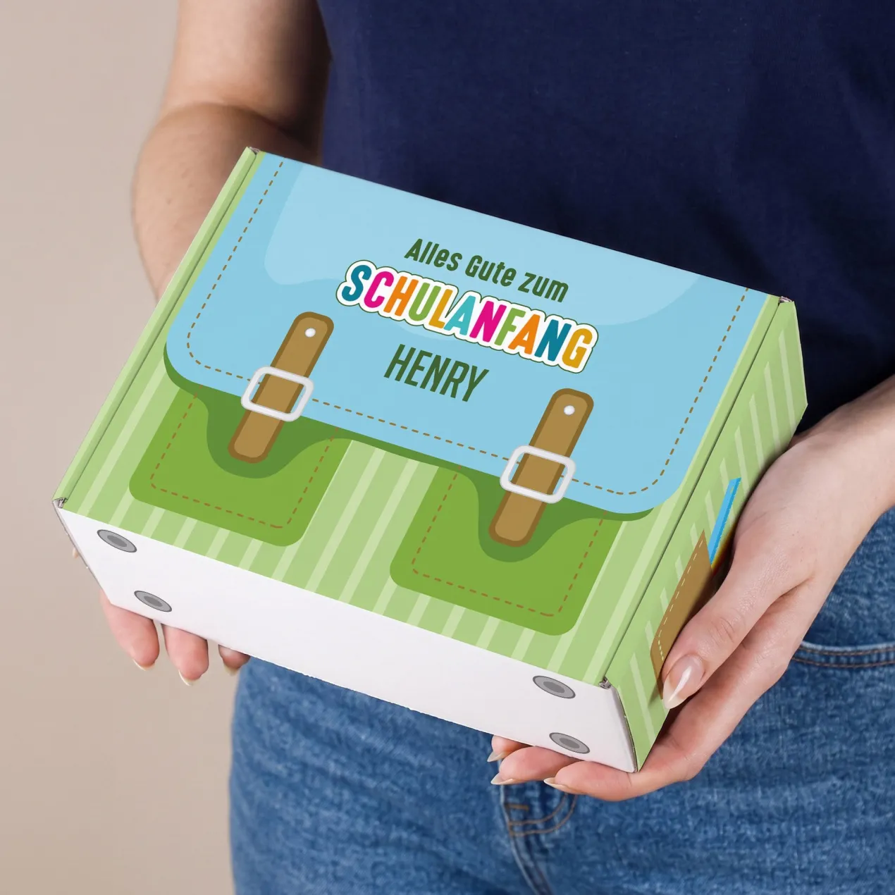 Geschenkverpackung zur Einschulung personalisiert mit Name | Schulranzen Design