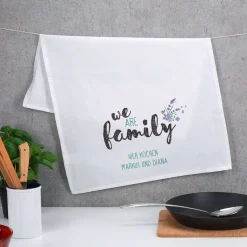 Geschirrtuch We Are Family mit Wunschtext
