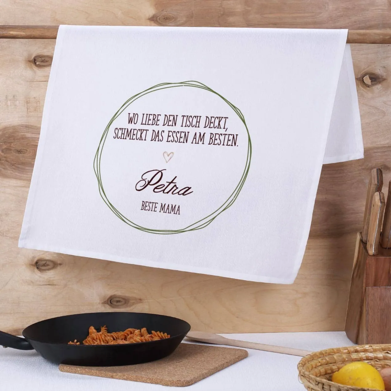 Geschirrtuch - Wo Liebe den Tisch deckt, schmeckt das Essen am besten - mit zwei Wunschzeilen