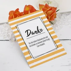 Gestreifte Postkarte mit Name und Wunschtext bedruckt