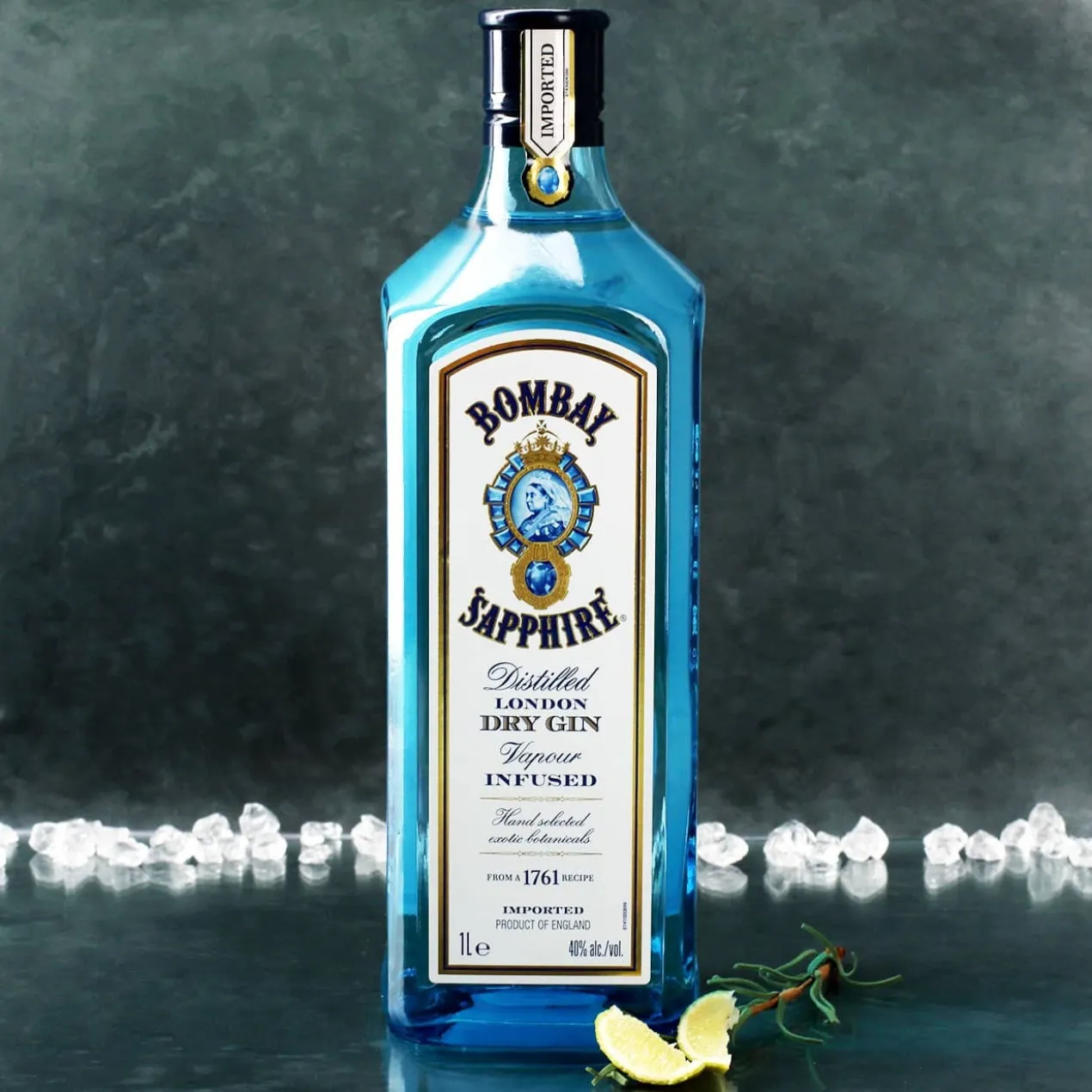 Gin-Set mit zwei Gläsern in bedruckter Verpackung