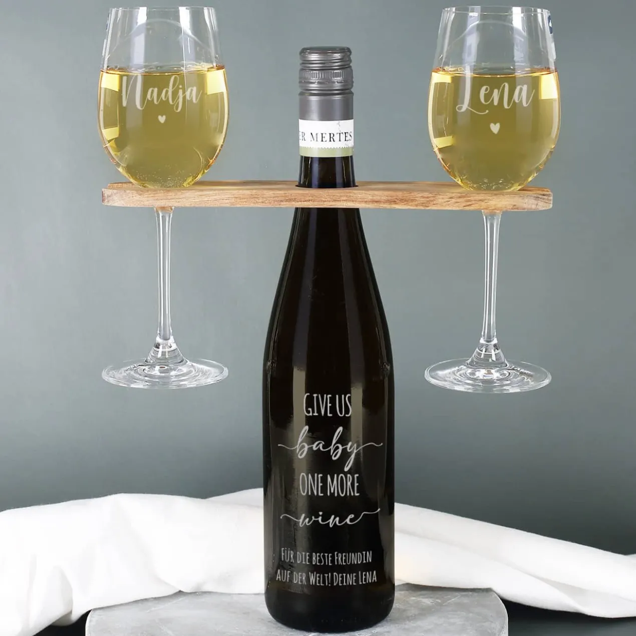 Give us Baby one more wine - personalisiertes Weinset mit Gravur