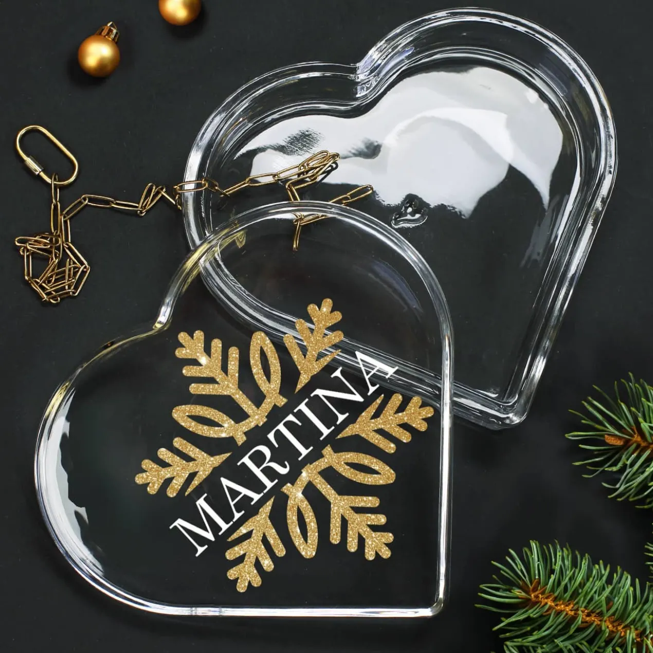 Glasdose in Herzform mit goldenem Schneeflockenmotiv und Wunschname