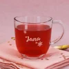 Glastasse mit Namensgravur und Schneeflocken