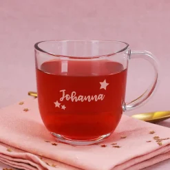 Glühweintasse aus Glas mit Namensgravur und Sternen