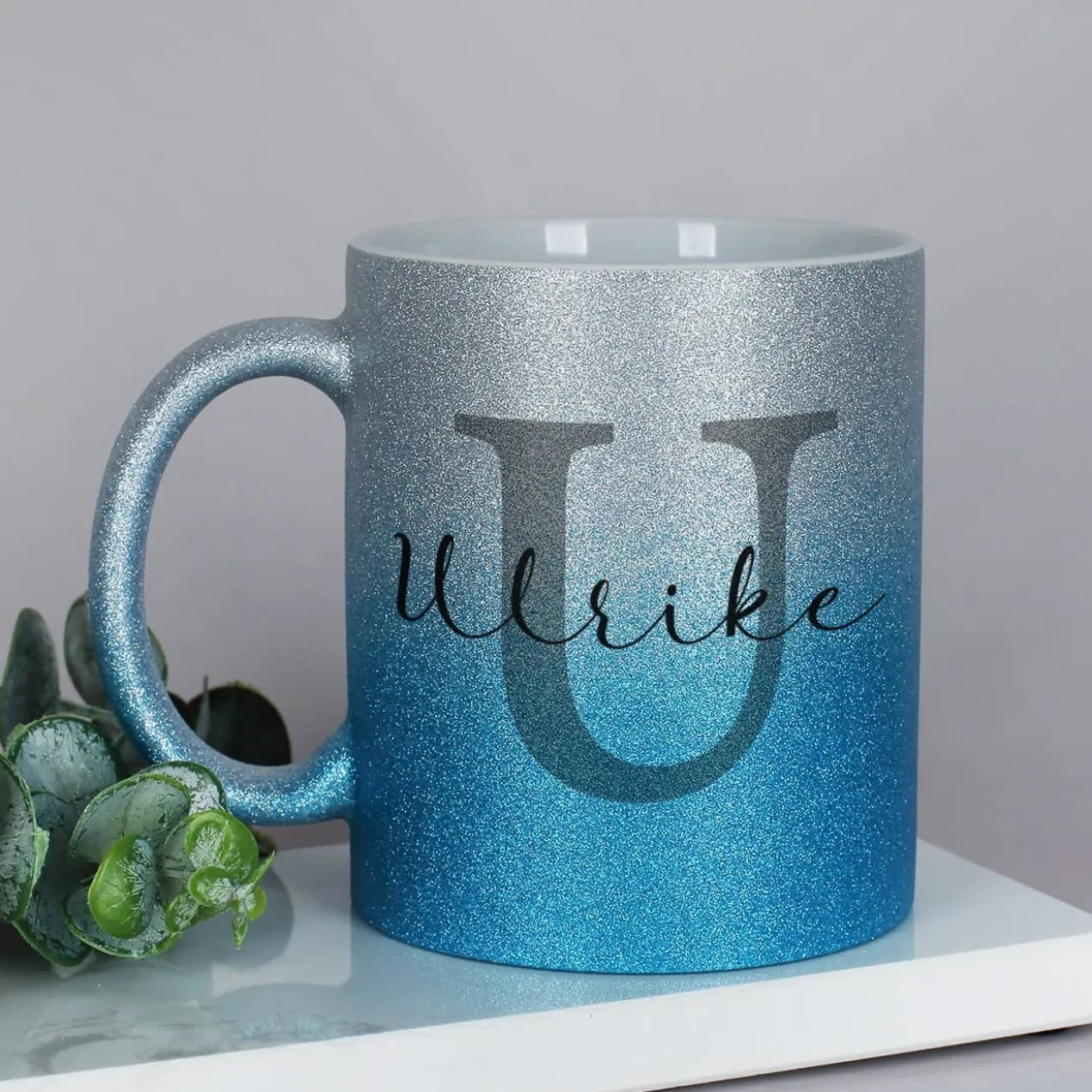 Glitzertasse in 3 Farben mit Name und Initiale