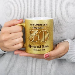 Glitzertasse zur goldenen Hochzeit mit Namen und Datum