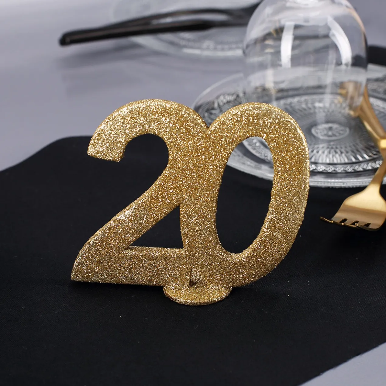 Goldene Dekozahl 20 - zum Geburtstag