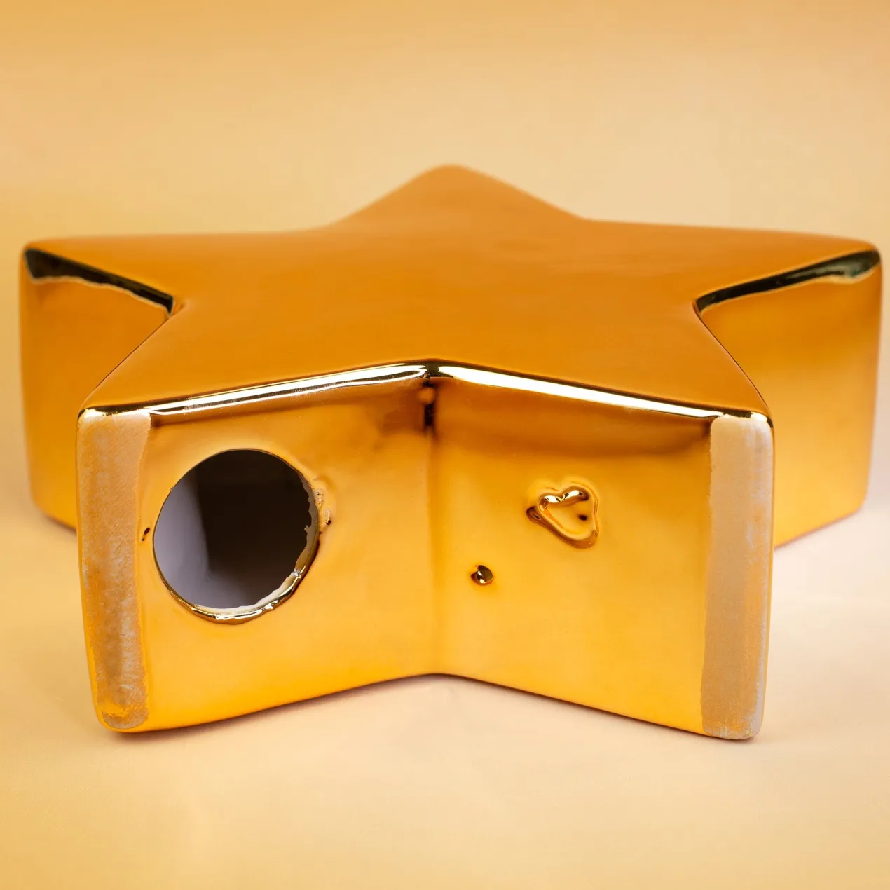 Goldfarbener Keramikstern von Leonardo ‚Frohe Weihnachten‘ personalisiert mit Name als Weihnachtsdeko | 20 cm