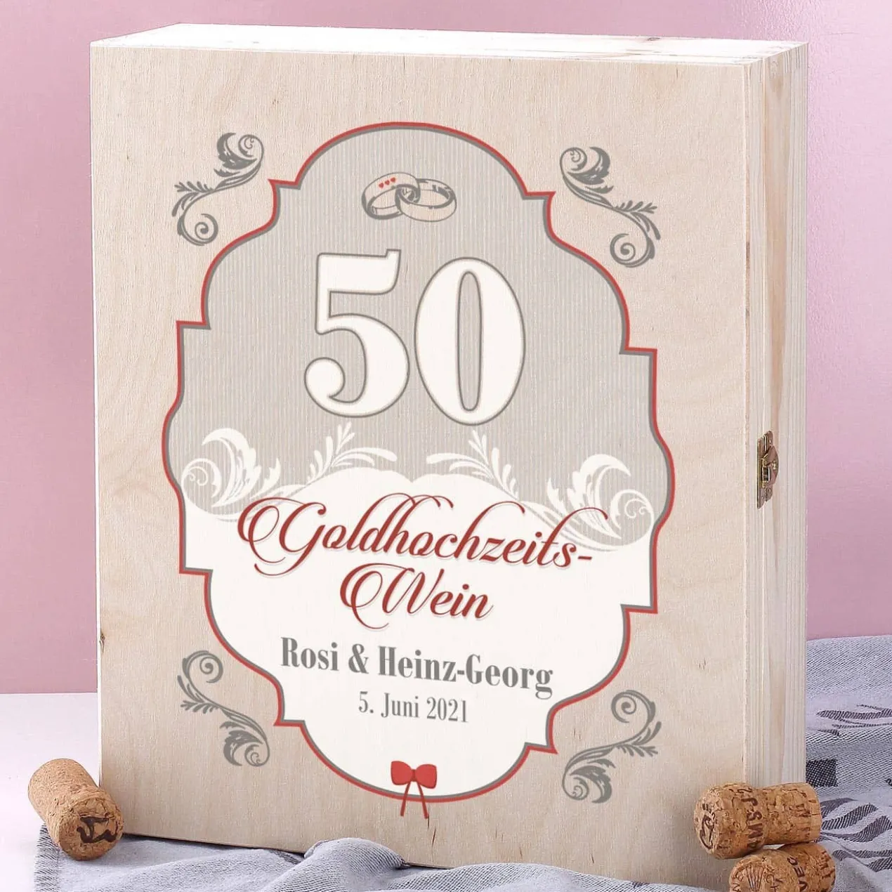 Goldhochzeitswein mit zwei gravierten Gläsern in edler Holzbox