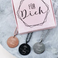 Gravierte Halskette mit Herz, Namen und Datum - in Silber, Schwarz oder Roségold