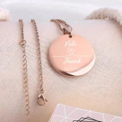 Gravierte Halskette mit Herz, Namen und Datum - in Silber, Schwarz oder Roségold