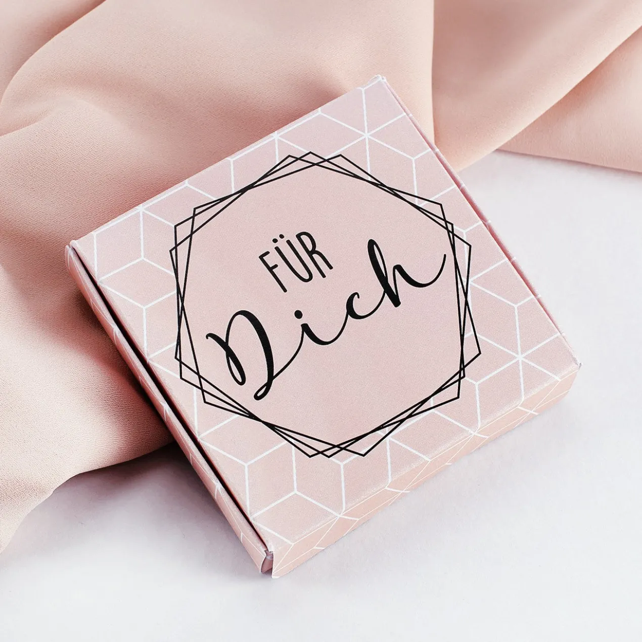 Gravierte Namenskette mit Herzen | Silber, Schwarz oder Roségold
