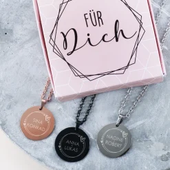 Gravierte Namenskette mit Herzen | Silber, Schwarz oder Roségold