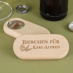 Gravierter Flaschenöffner aus Holz - Bierchen - mit Namensgravur