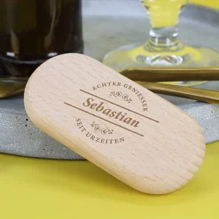 Gravierter Flaschenöffner aus Holz - Echter Genießer - mit Namensgravur
