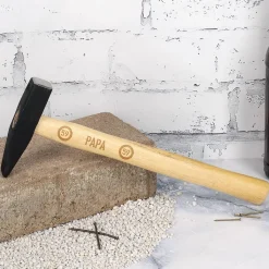 Gravierter Hammer zum Geburtstag mit Name und Alter
