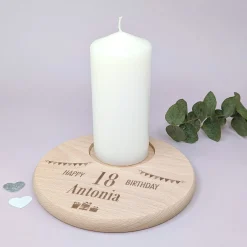 Gravierter Kerzenteller aus Buchenholz zum Geburtstag | Personalisiert mit Alter und Name