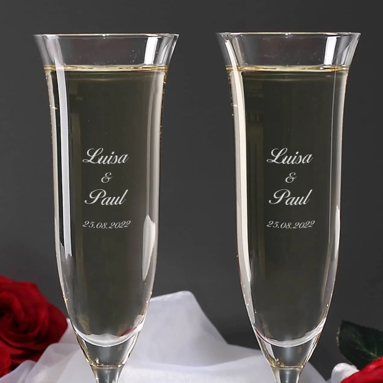 2 gravierte Sektgläser L'Amour mit roten Herzen zur Hochzeit