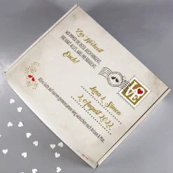 Gravierte Sektgläser mit Secco in romantischer Geschenkverpackung
